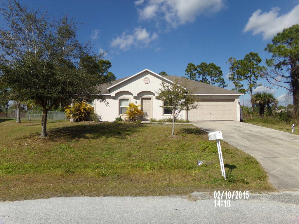 Property Photo:  1484 SE Santa Anna Street  FL 32909 