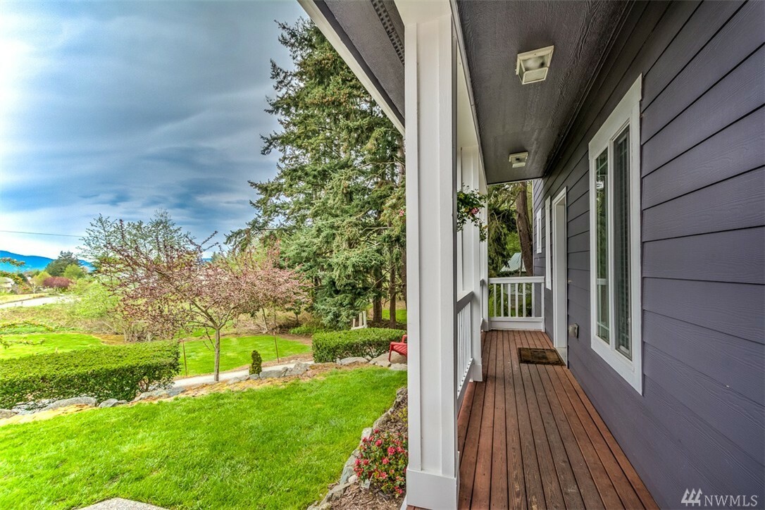 Property Photo:  2203 Oregon Ave  WA 98221 