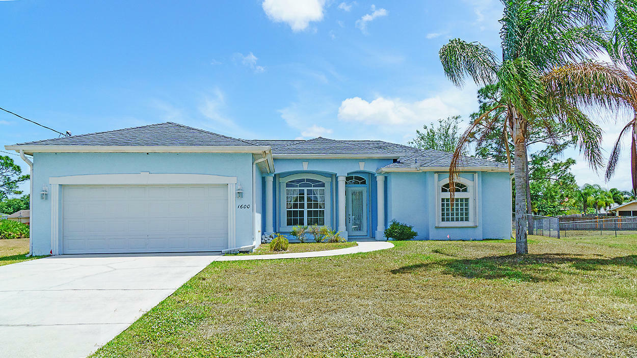 Property Photo:  1600 SW Boykin Avenue  FL 34953 