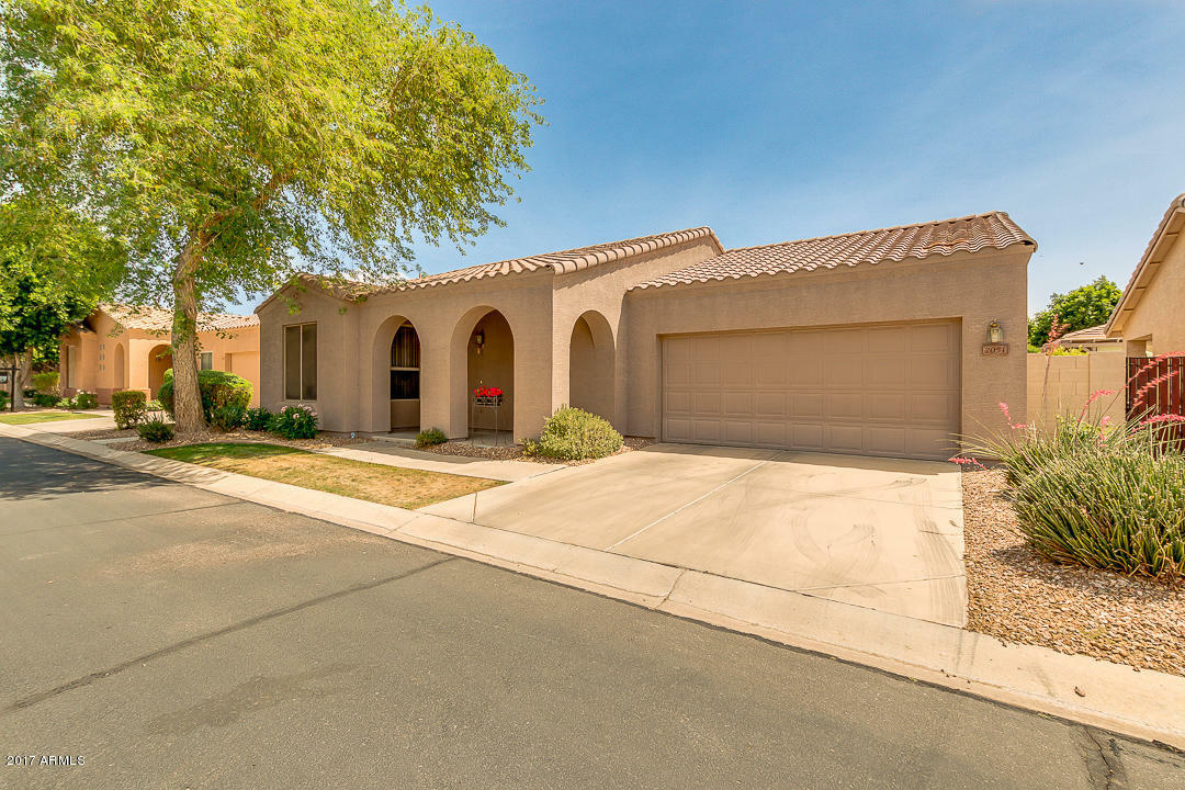 Property Photo:  2051 S Edgewater --  AZ 85209 