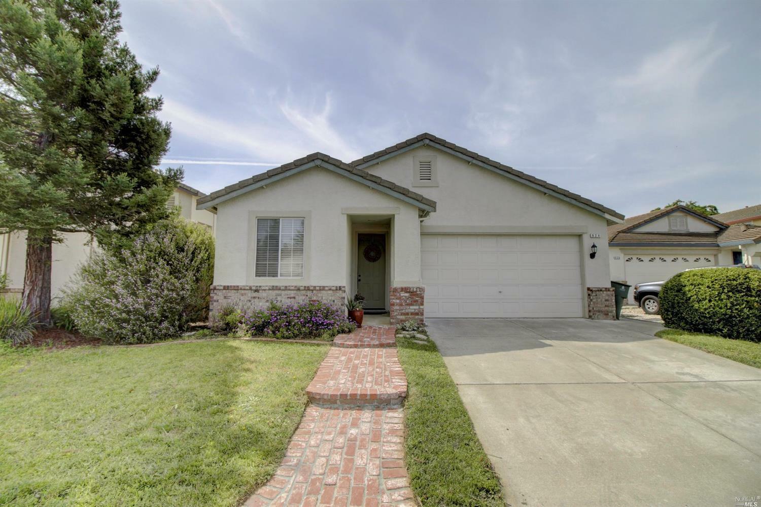 Property Photo:  924 Summerbreeze Court  CA 95687 