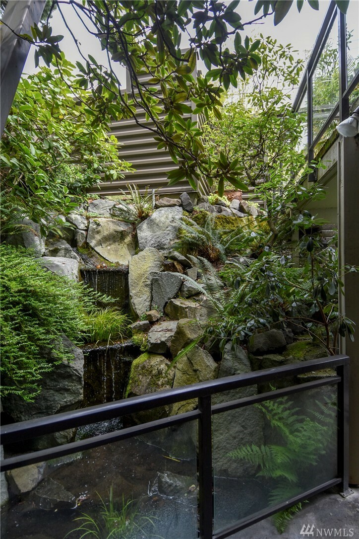 Property Photo:  1631 Broadway Ave E  WA 98102 
