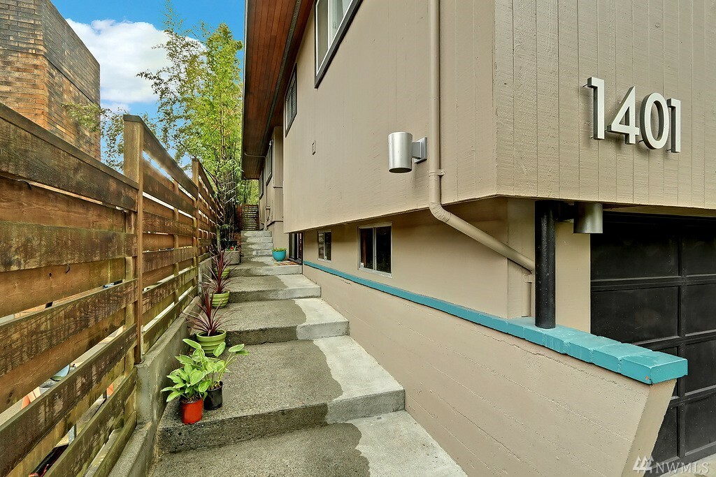 Property Photo: 1401 NE Brockman Place WA 98125
