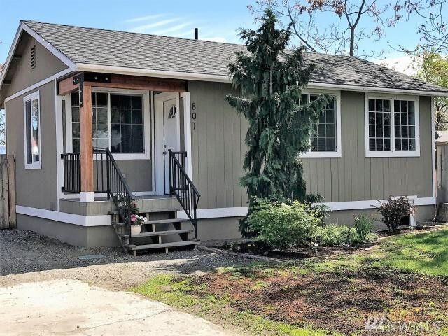 Property Photo:  801 Highland Dr  WA 98801 