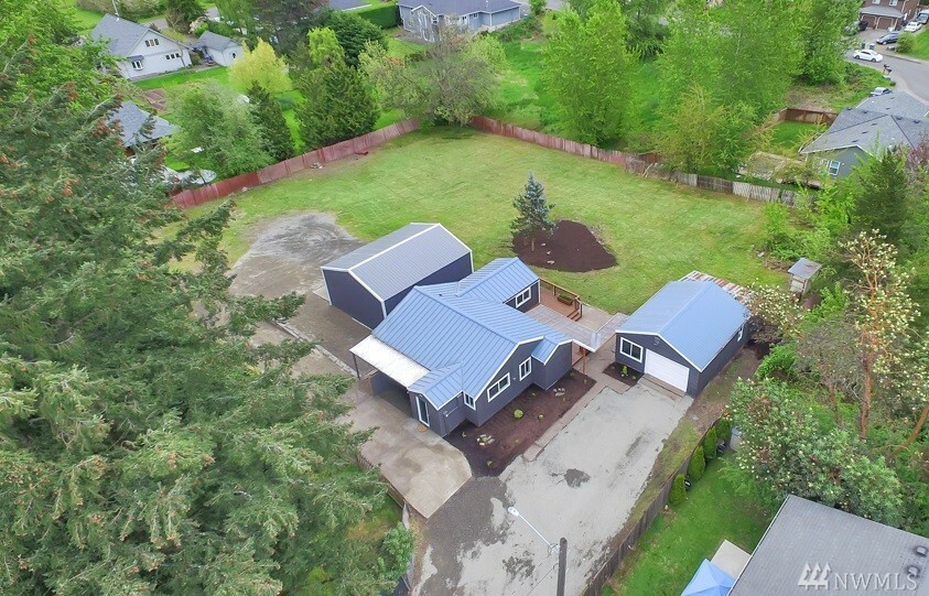 Property Photo:  606 11th Ave  WA 98354 