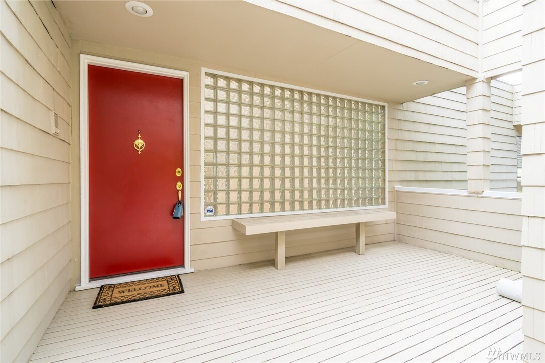Property Photo: 13527 SE 50th Place WA 98006
