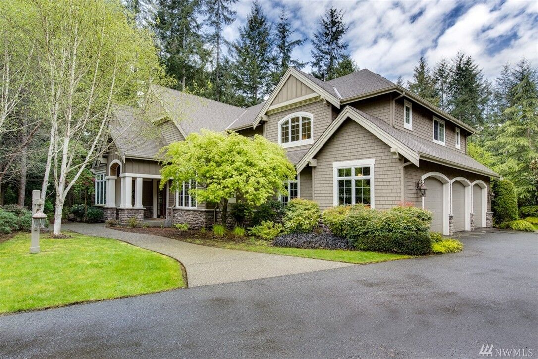 Property Photo:  13203 NE Cambridge Crest Wy  WA 98110 