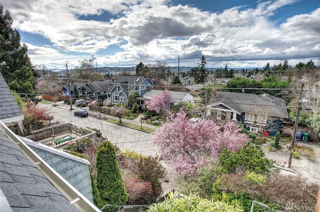 Property Photo: 6724 2nd Ave NW WA 98117