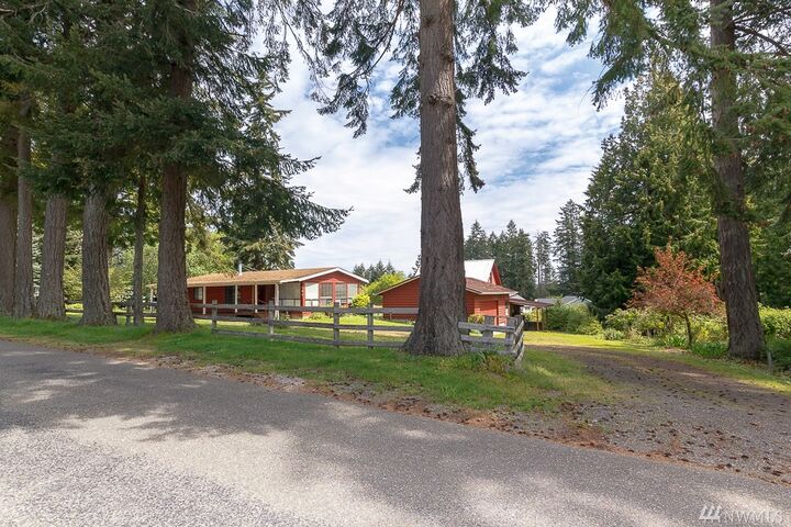 Property Photo:  187 Island Blvd  WA 98333 