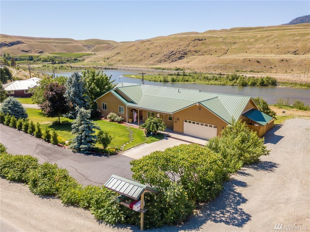 Property Photo: 105 Bill Shaw Rd WA 98846