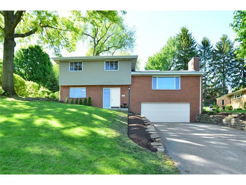 Property Photo: 131 Grienbrier Drive PA 15106