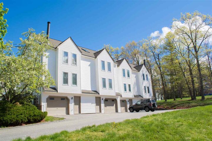 Property Photo:  33 Windemere Way  NH 03063 