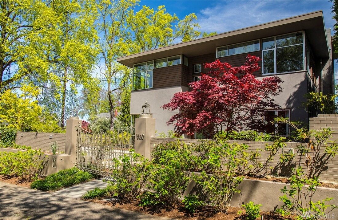 Property Photo:  1530 38th Ave E  WA 98112 