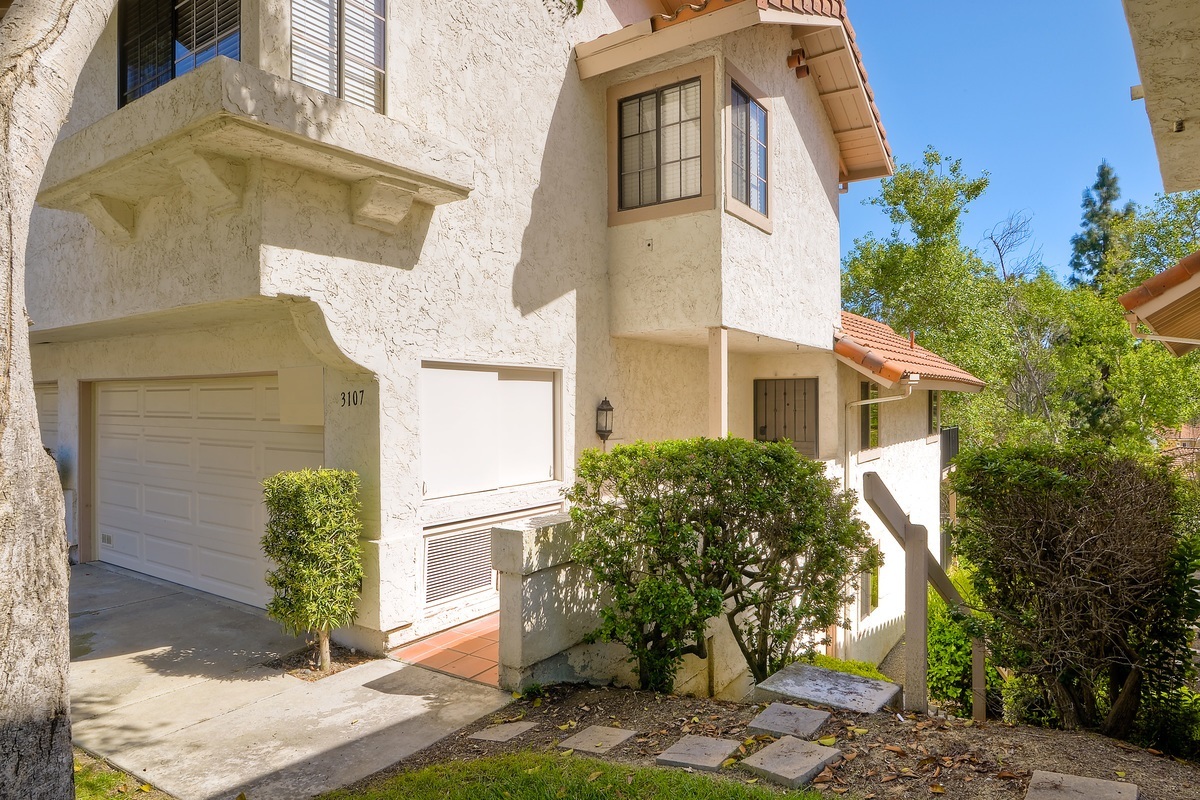 Property Photo: 3107 Avenida Olmeda CA 92009