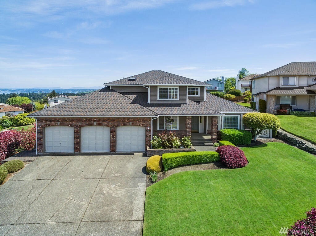 Property Photo: 2117 Hillside Dr NE WA 98422
