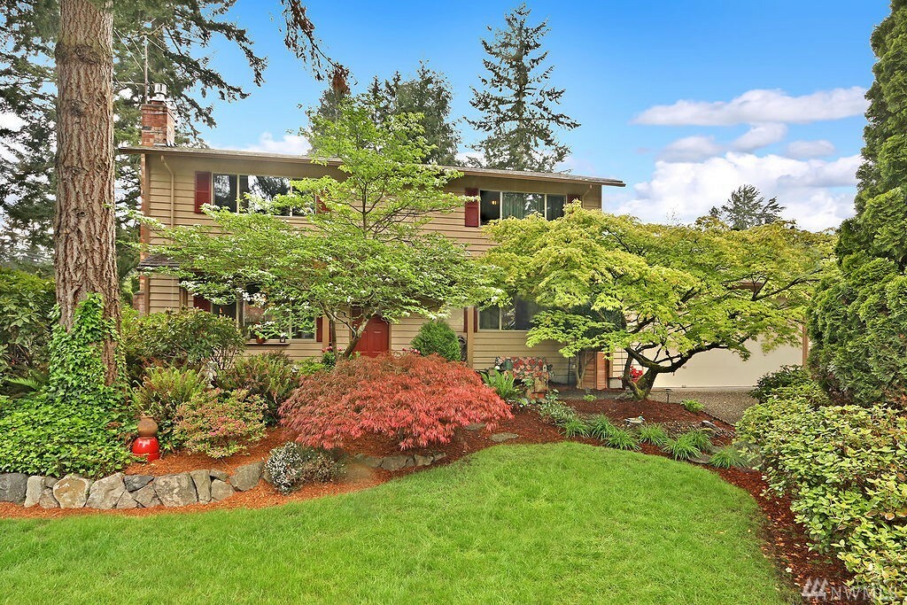 Property Photo:  421 Chelan Ave SE  WA 98059 