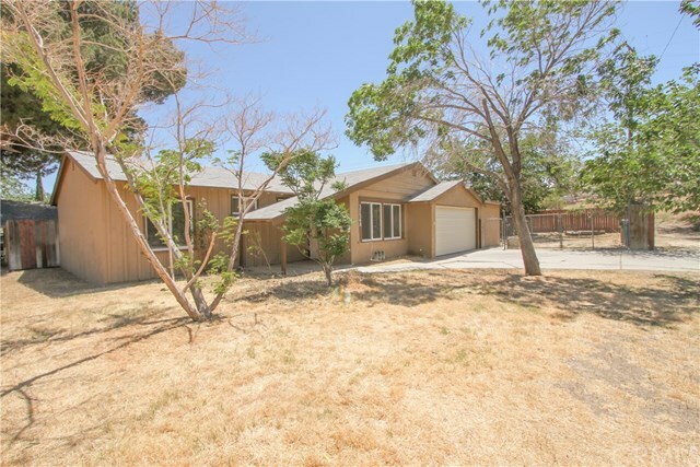 Property Photo:  37368 Larkin Avenue  CA 93550 