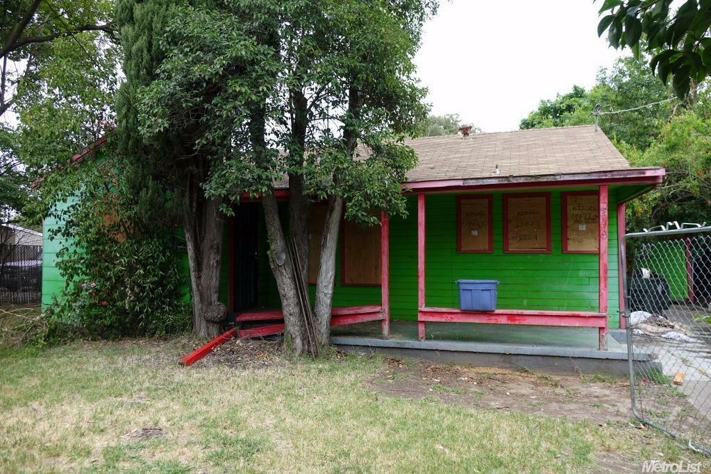 Property Photo:  2648 Fairfield Street  CA 95815 