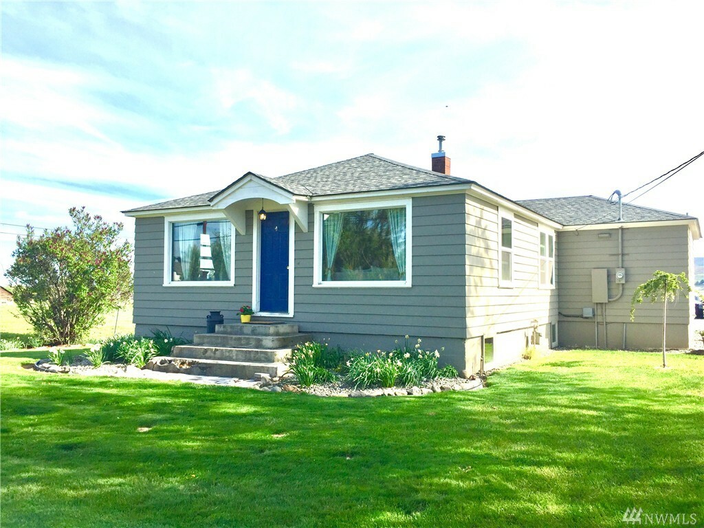 Property Photo:  4050 Brown Rd  WA 98926 