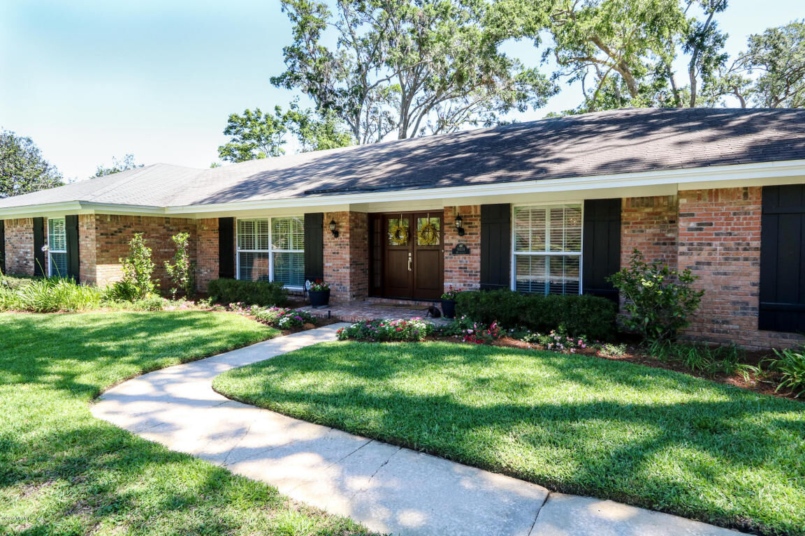 Property Photo: 9409 Woodhaven Road FL 32257