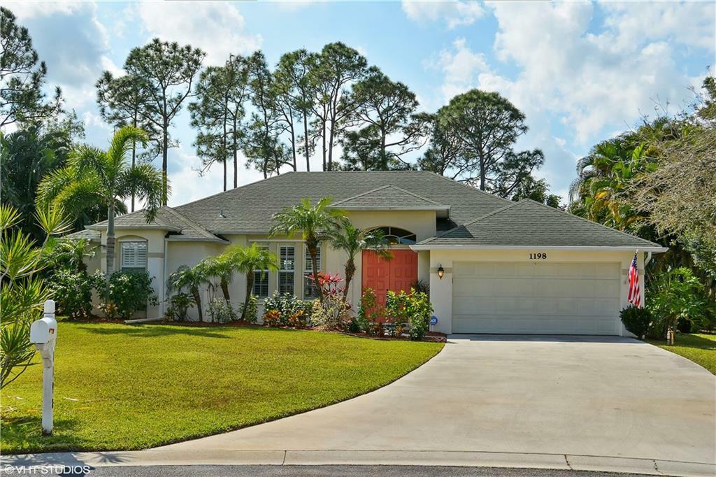 Property Photo:  1198 SW Bay Hollow Court  FL 34990 