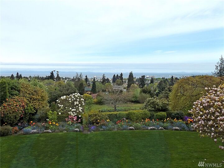 Property Photo:  533 E Park Ave  WA 98362 