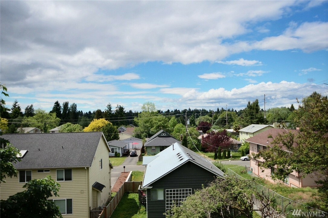 Property Photo:  9255 Greenwood Ave N 4  WA 98103 