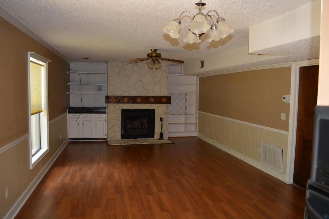 Property Photo:  601 NW Manor Court  FL 32547 