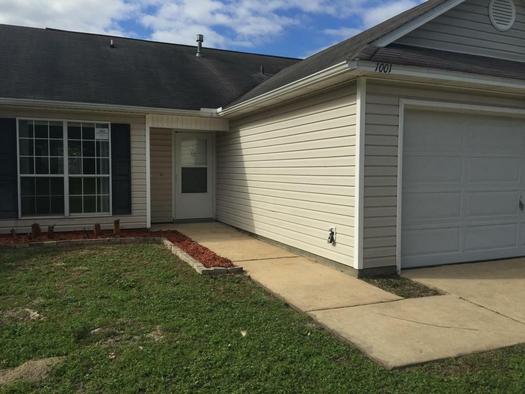 Property Photo:  1001 John Wayne Circle  FL 32547 