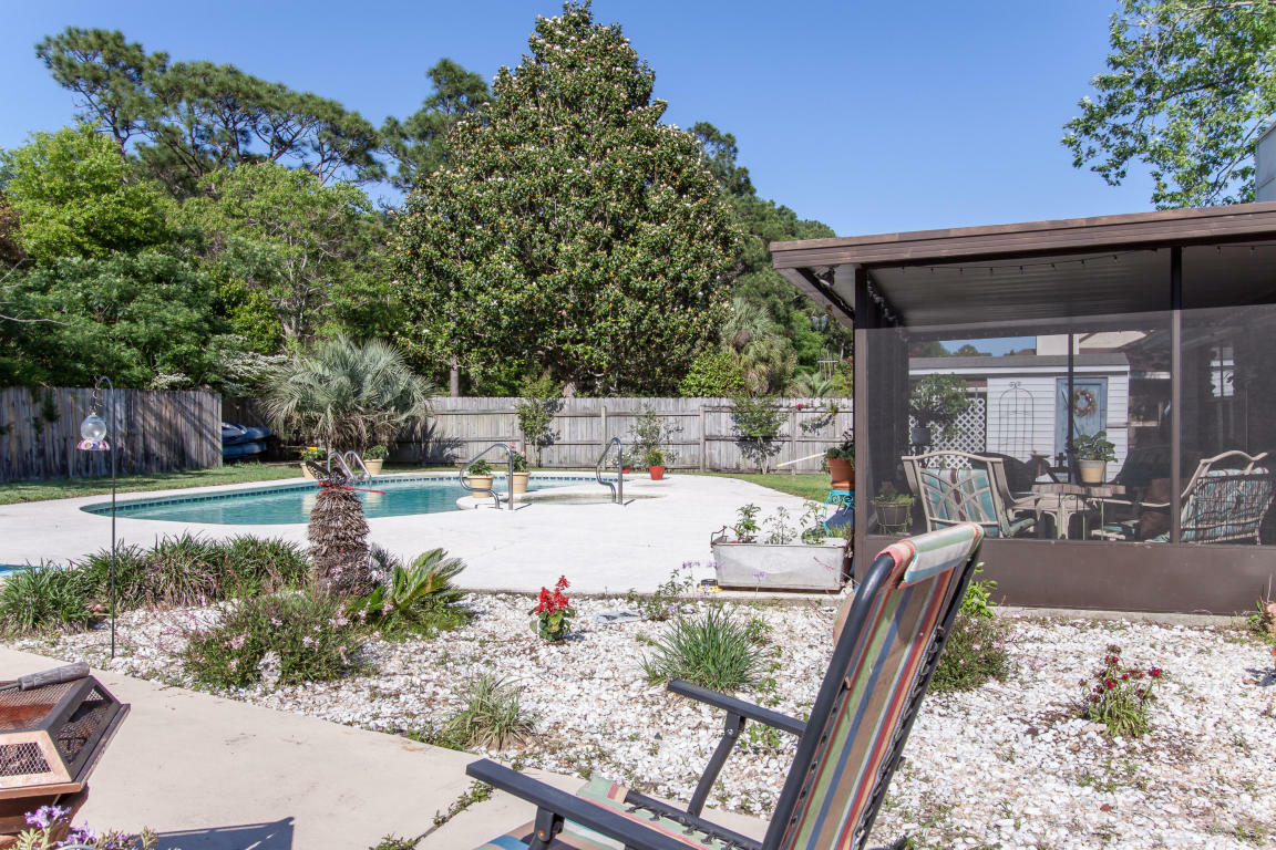 Property Photo: 842 Overbrook Drive FL 32547