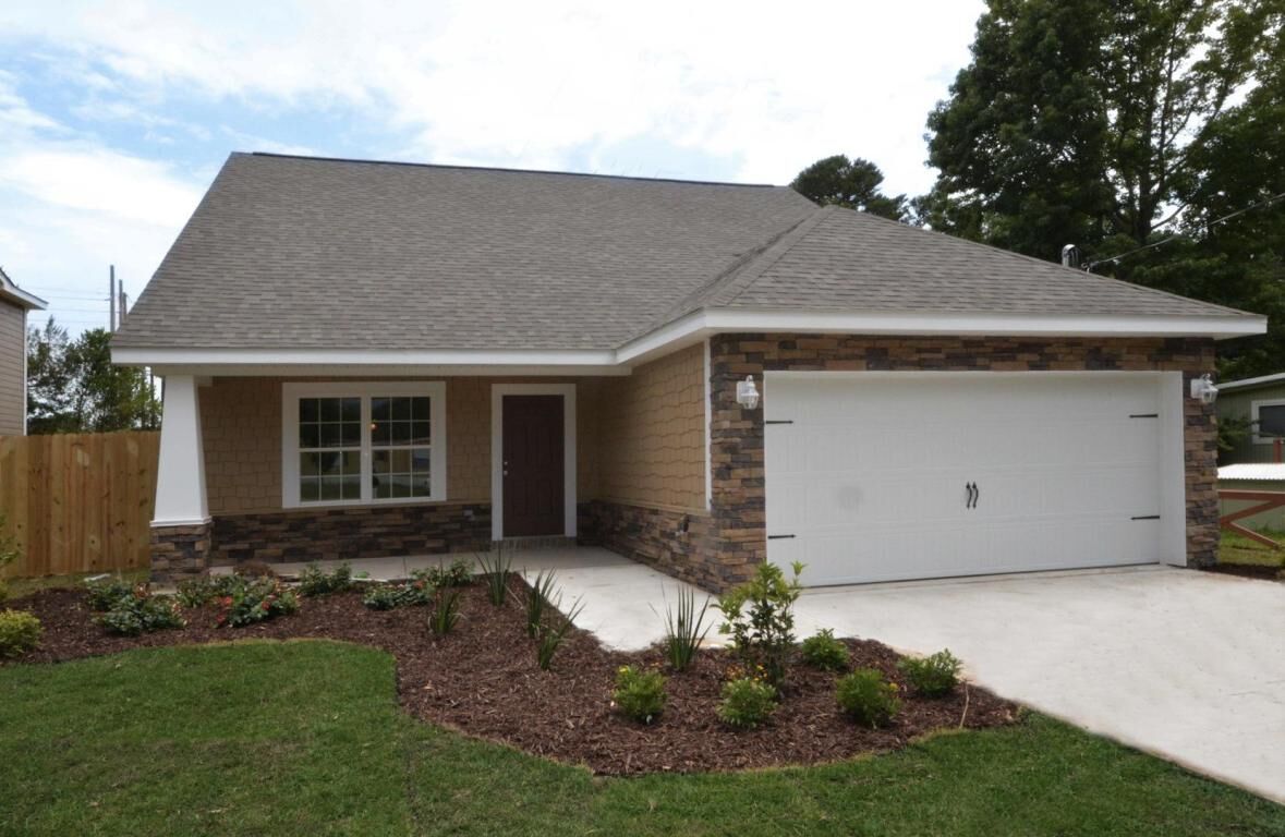 Property Photo: 870 Fairview FL 32547