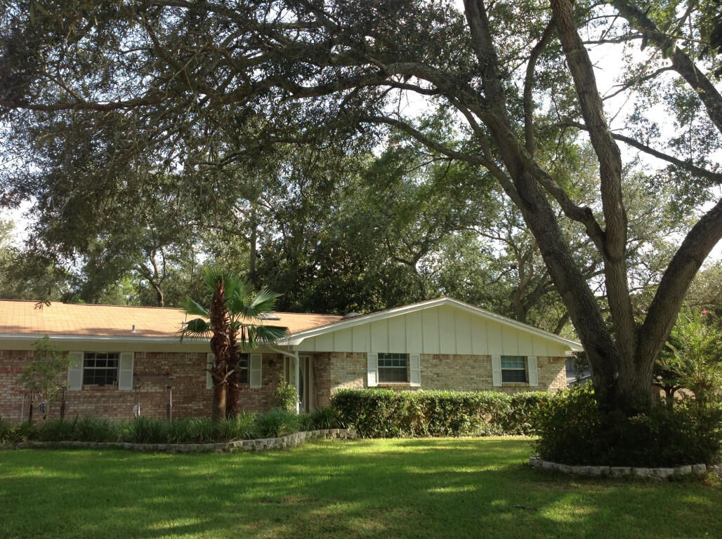 Property Photo:  1713 Valparaiso Boulevard  FL 32578 