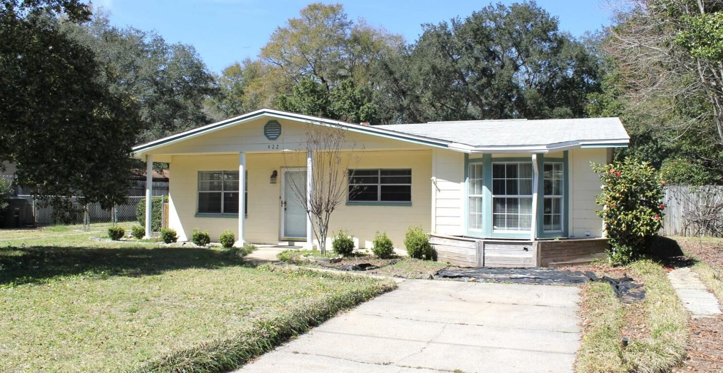 Property Photo:  422 Davenport Avenue  FL 32580 