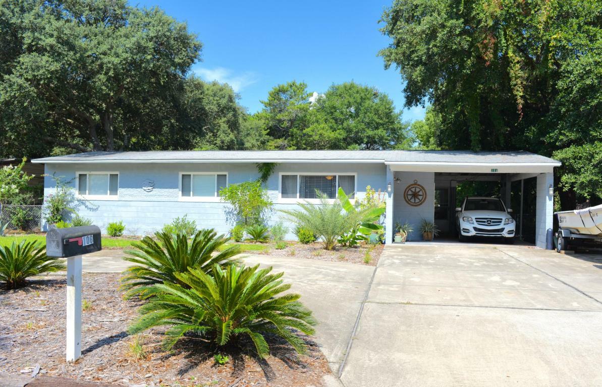 Property Photo:  106 SW 4th Avenue  FL 32548 