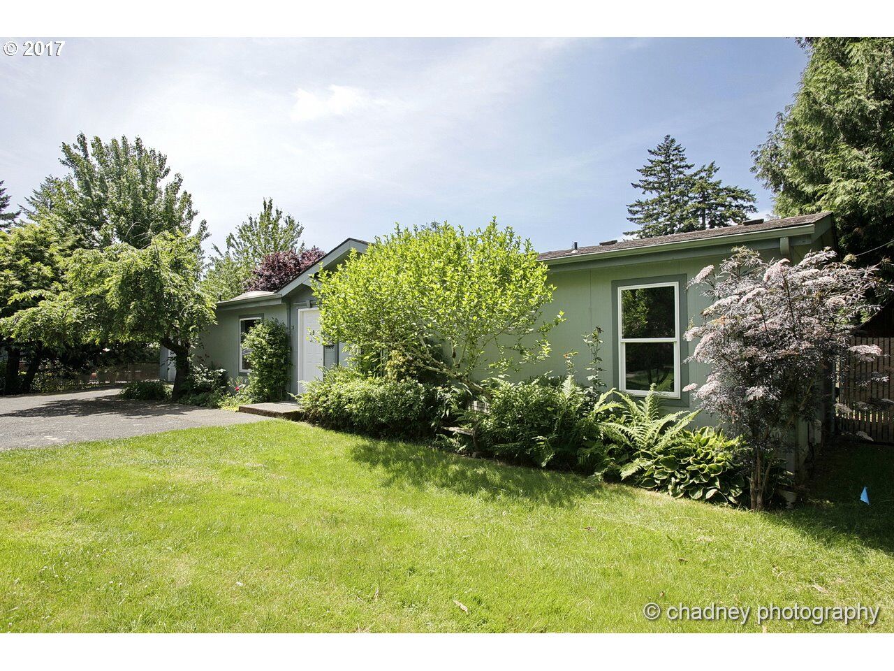 Property Photo:  425 SE Spruce Ave  OR 97080 