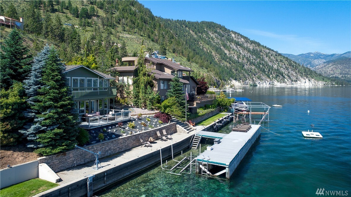 Property Photo:  4250 S Lakeshore  WA 98816 