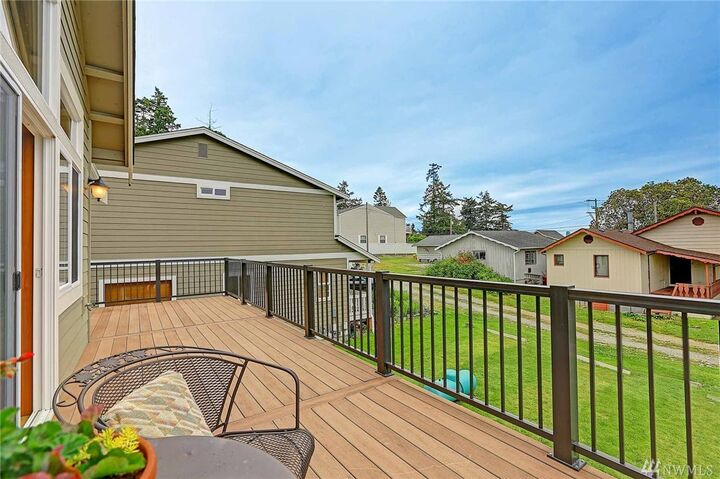 Property Photo:  219 Maple St  WA 98282 