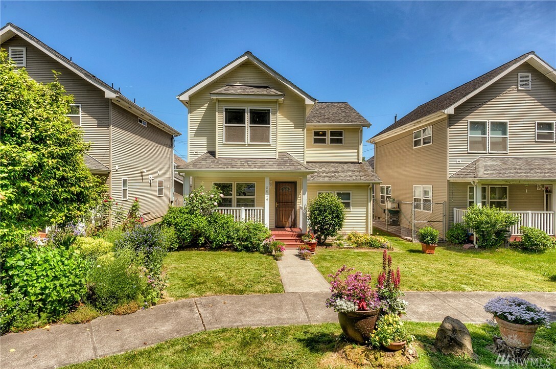 Property Photo: 5814 32nd Ave S WA 98118