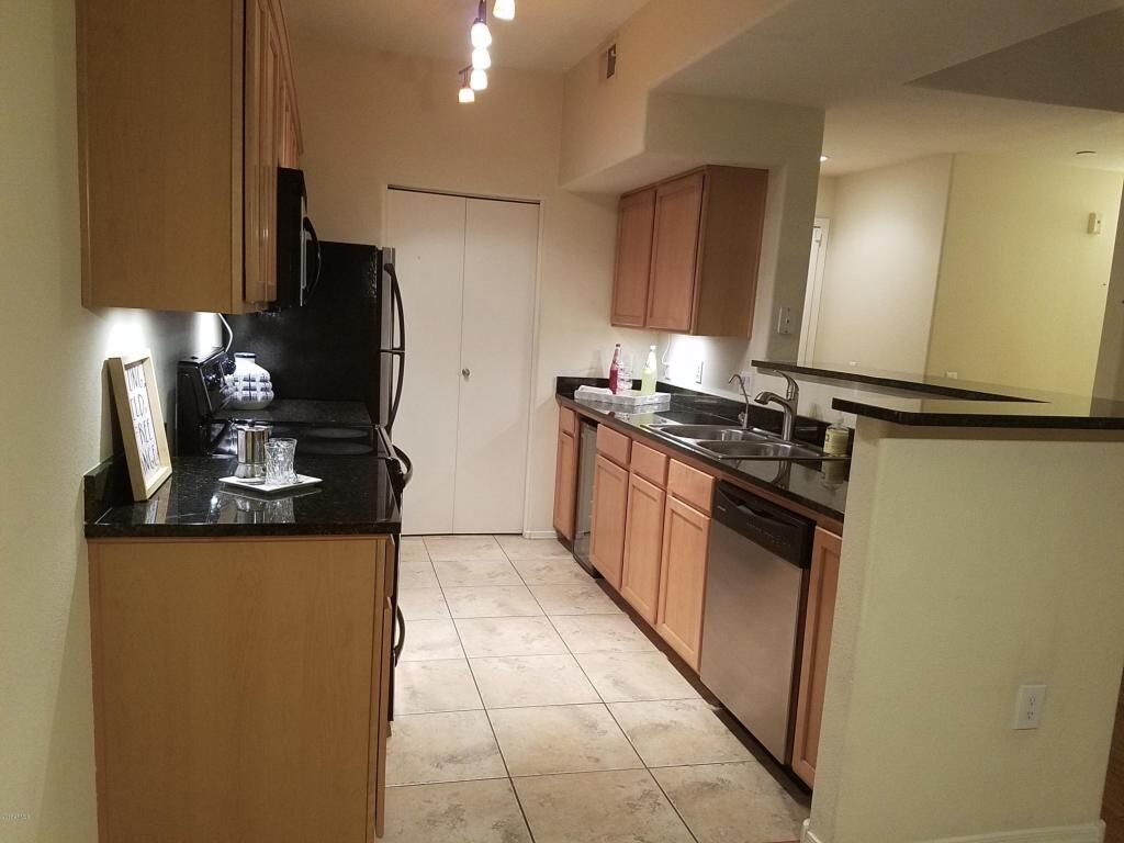 Property Photo: 3302 N 7th Street 212 AZ 85014