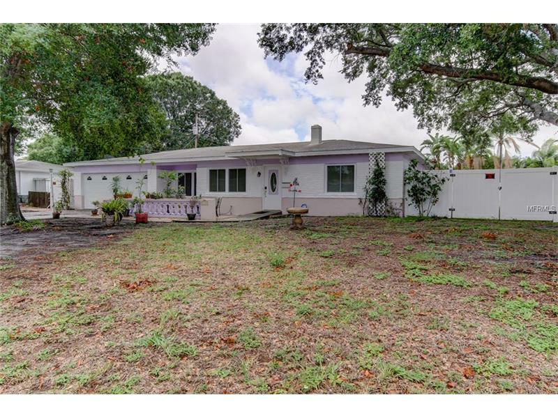 Property Photo: 2350 Leslee Lake Drive N FL 33713