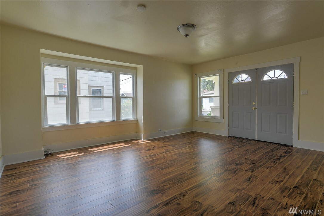 Property Photo: 216 N 3rd St WA 98541