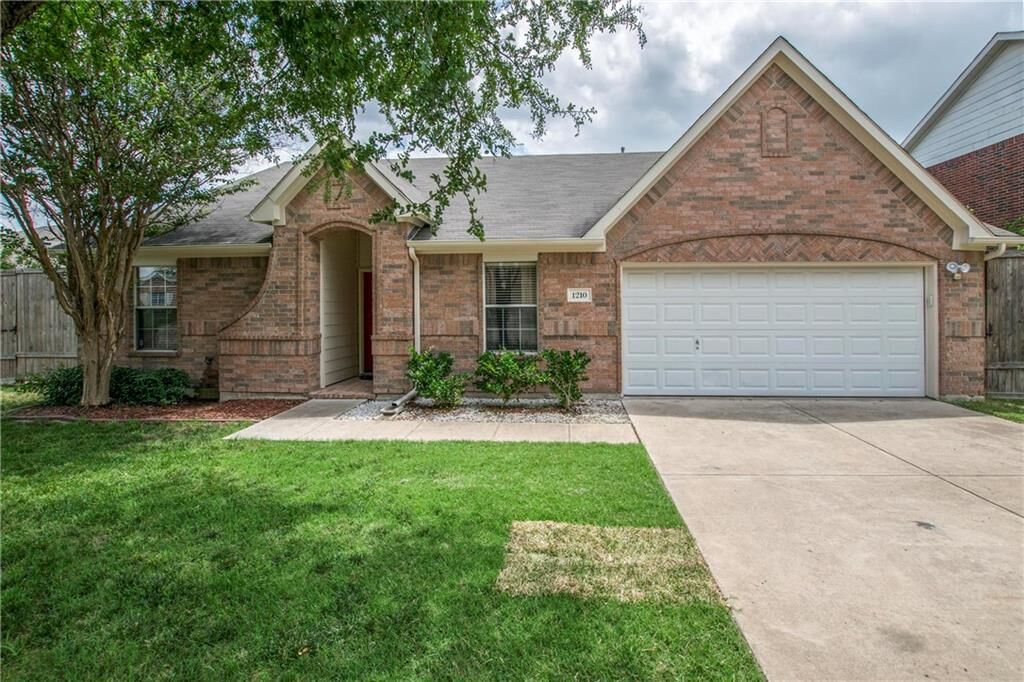 Property Photo: 1210 Singletree Court TX 75126