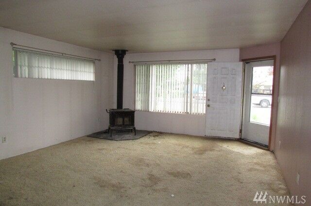 Property Photo:  1402 17th St NE  WA 98002 