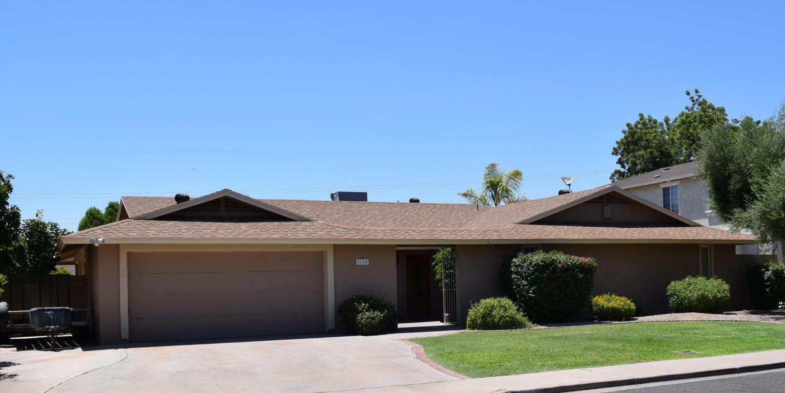 Property Photo:  1118 N Hunt Drive  AZ 85203 