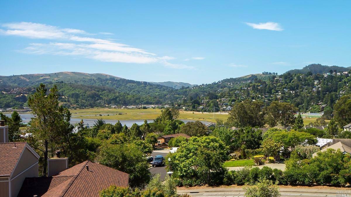 Property Photo: 8 Brooke Circle CA 94941