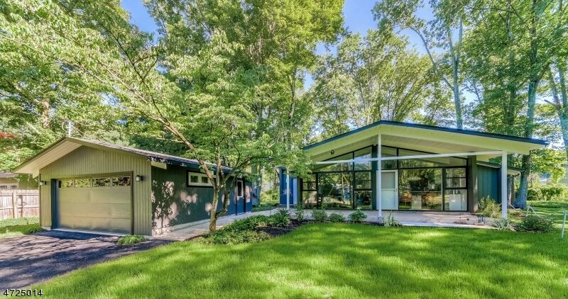 Property Photo:  8 Erskine Dr  NJ 07960 