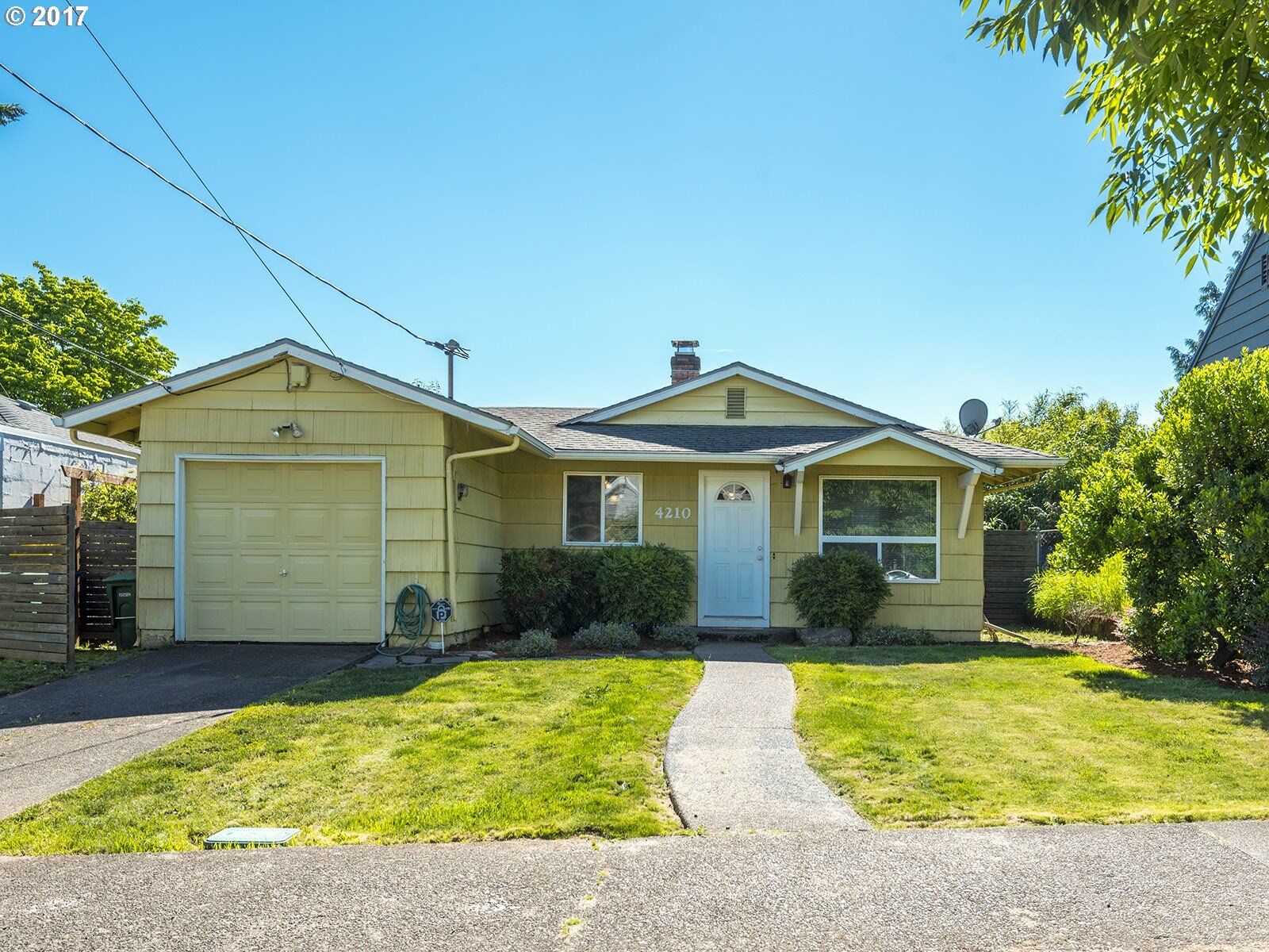 Property Photo:  4210 NE 69th Ave  OR 97218 