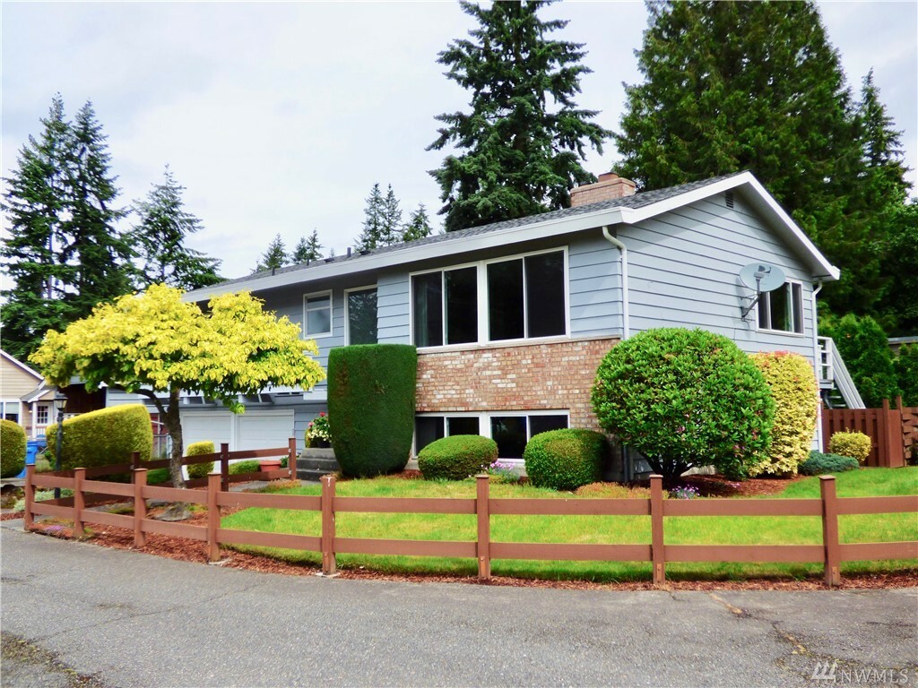 Property Photo:  17546 Fremont Ave N  WA 98133 