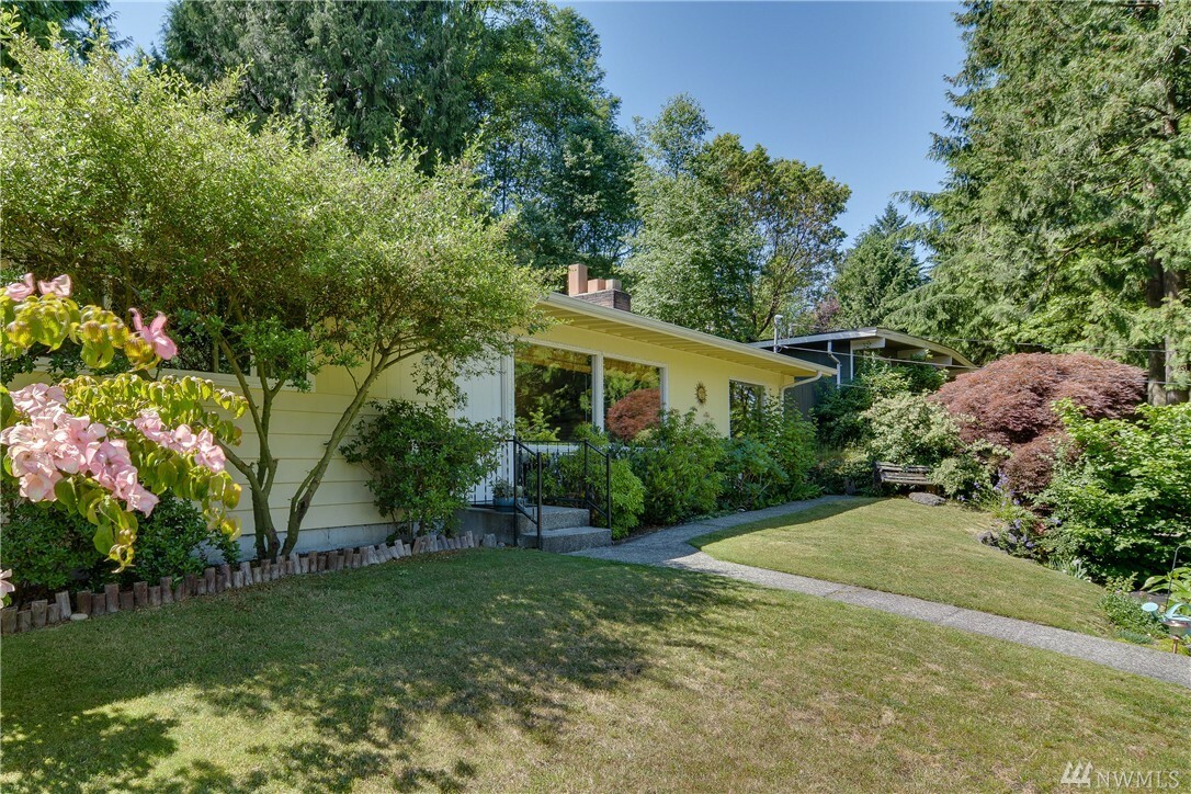 Property Photo: 15259 Densmore Ave N WA 98133