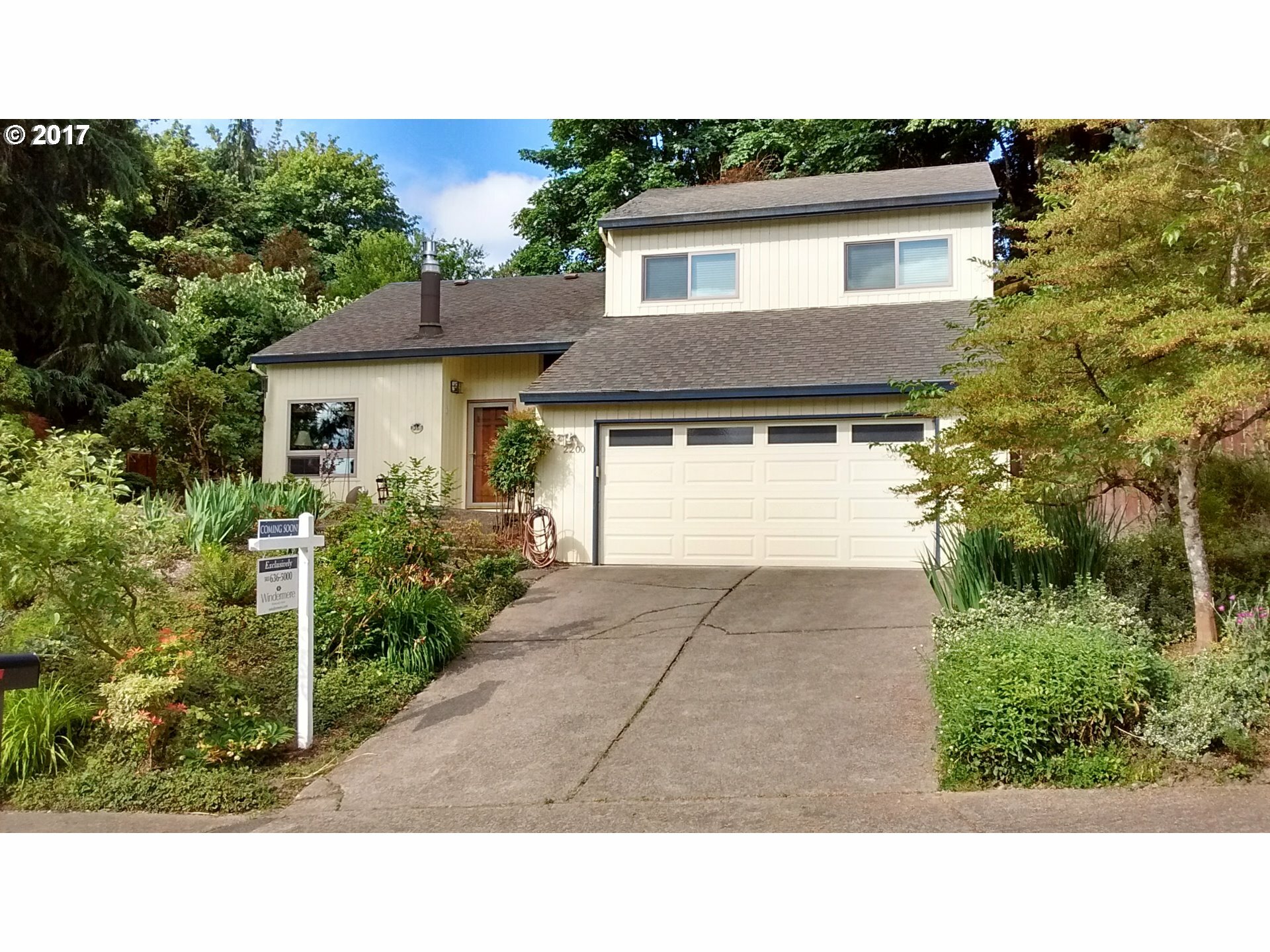 Property Photo:  2200 Willamette View Ct  OR 97068 